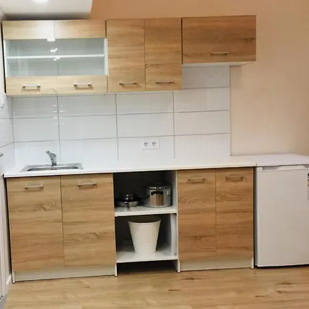 White Rose Apartment *